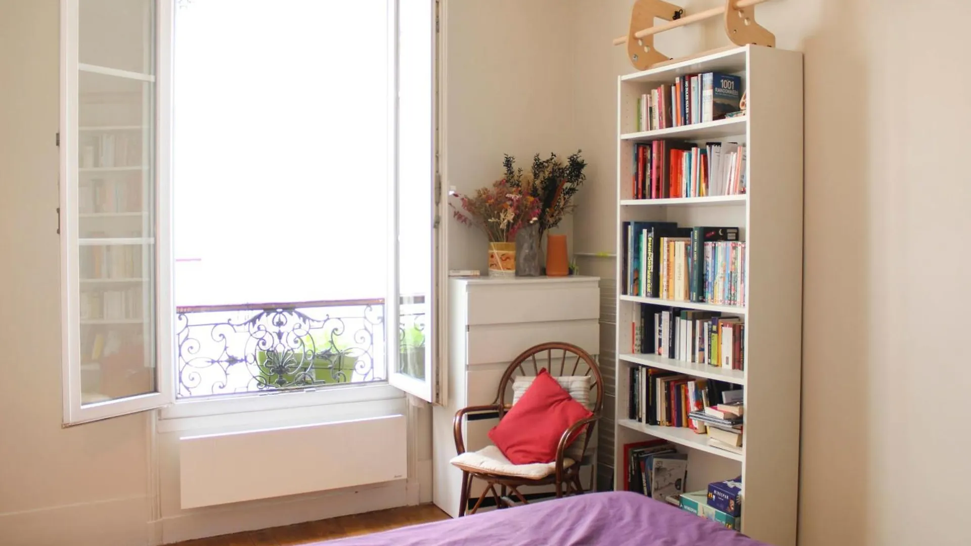 Bright 35 M Close To The Bastille Paris France