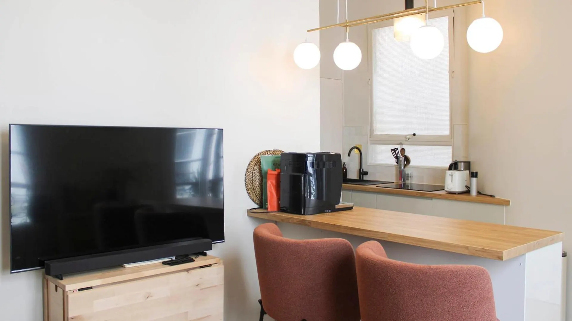 Bright 35 M Close To The Bastille Paris