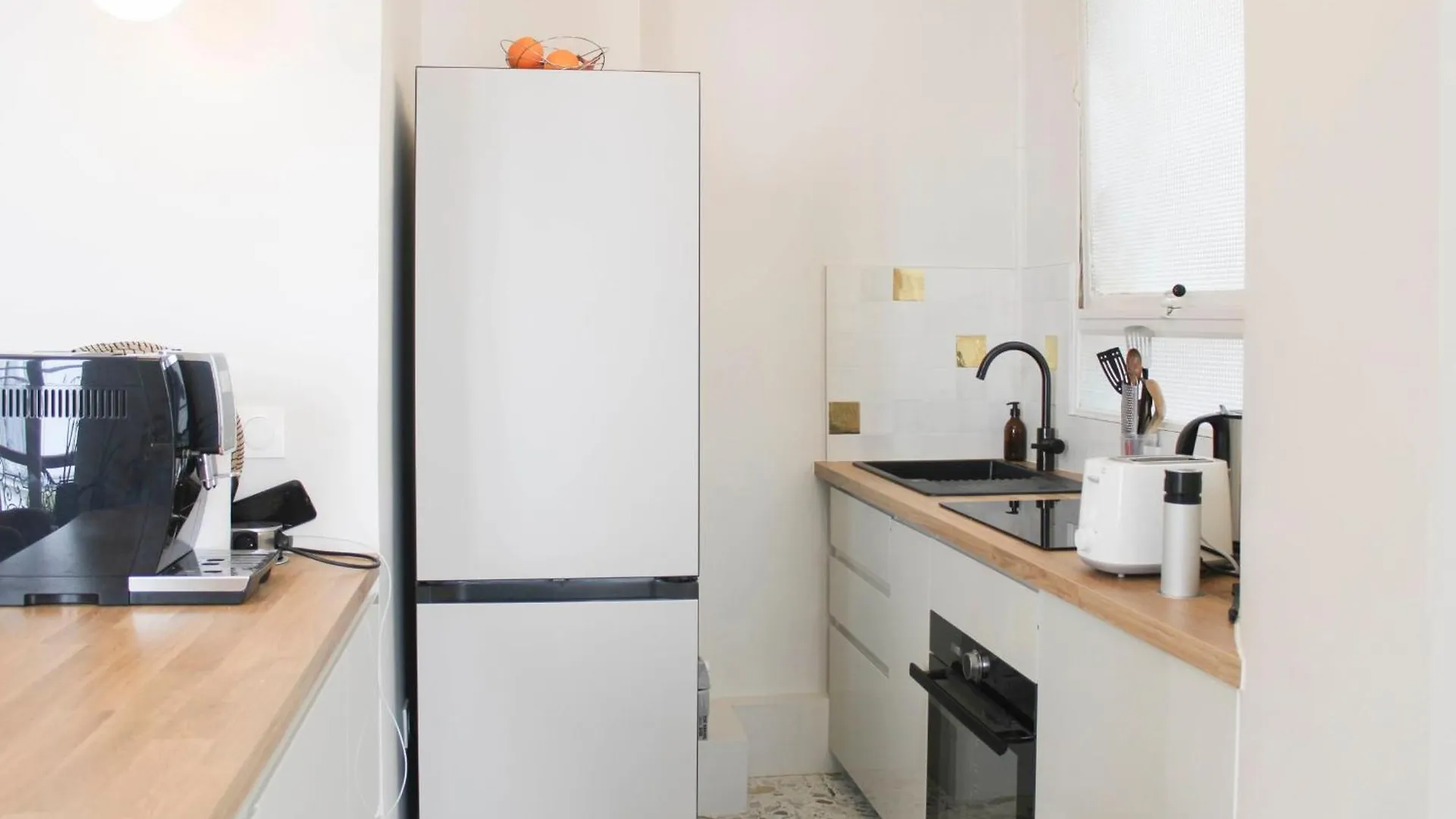 Bright 35 M Close To The Bastille Paris France